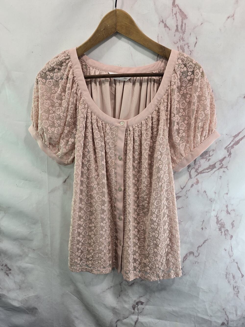 Lauren Conrad Shirt Womens Medium Pink Button Blouse Lace Embroidered Garden Tea
